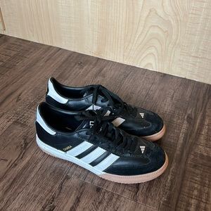 Men’s size 6, fits like a women’s size 8